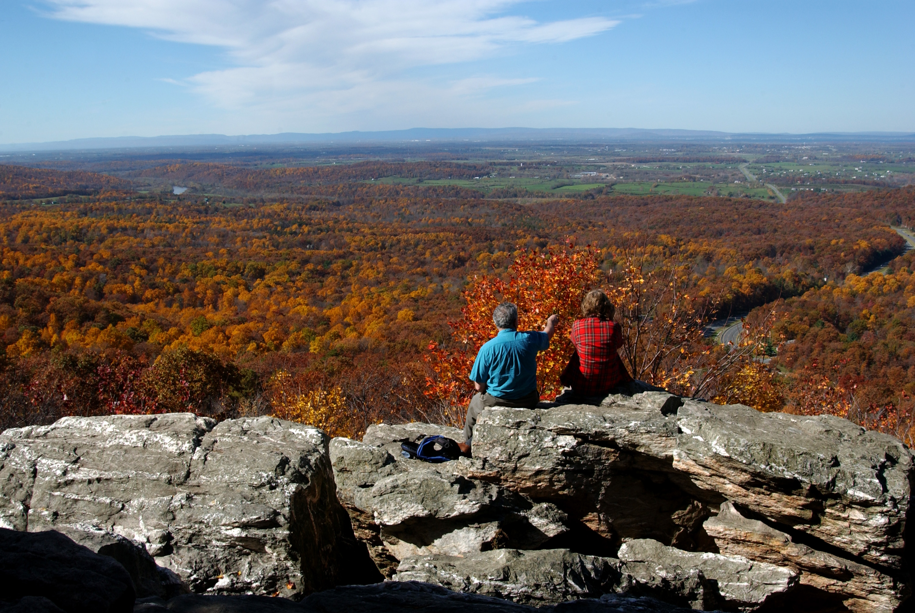 Sweeping view of the Shenandoah Valley with Blue Ridge Mountains in the background